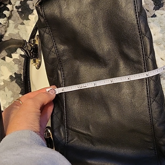 Sale  3 for $40 Authentic Guess purse. - Picture 9 of 9